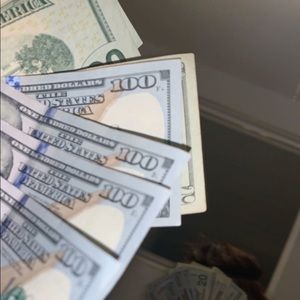 Meet your Posher, Adelys